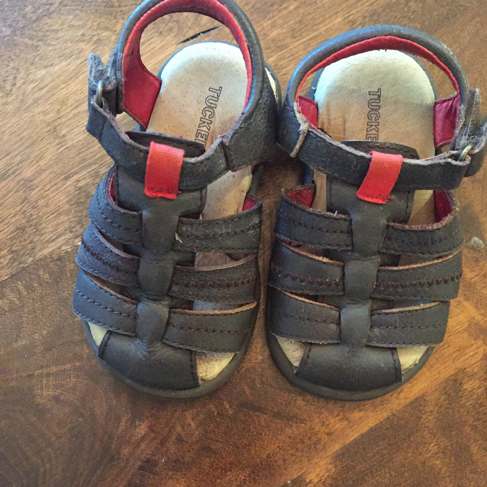 Tucker + Tate brown sandals. Size 4M